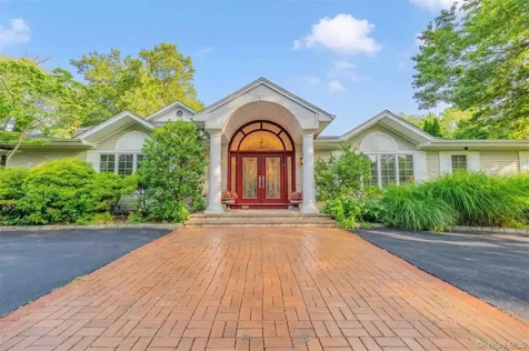 20 Astro Place Dix Hills NY 11746