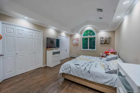 20 Astro Place Dix Hills NY 11746