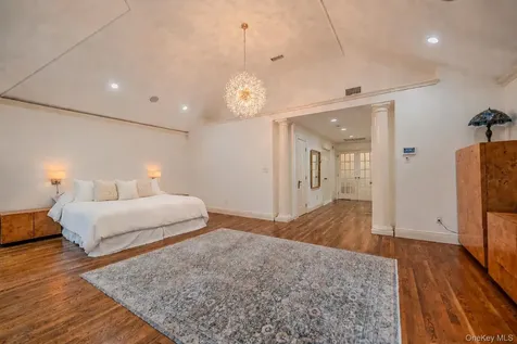 20 Astro Place Dix Hills NY 11746