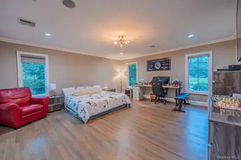 20 Astro Place Dix Hills NY 11746