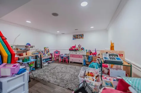 20 Astro Place Dix Hills NY 11746