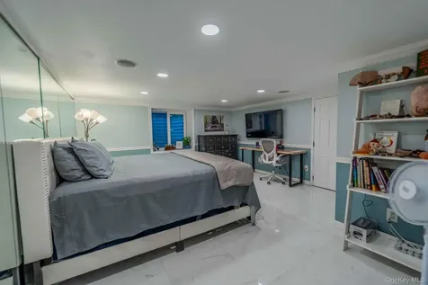 20 Astro Place Dix Hills NY 11746