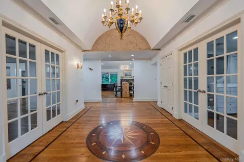 20 Astro Place Dix Hills NY 11746