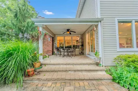 20 Astro Place Dix Hills NY 11746