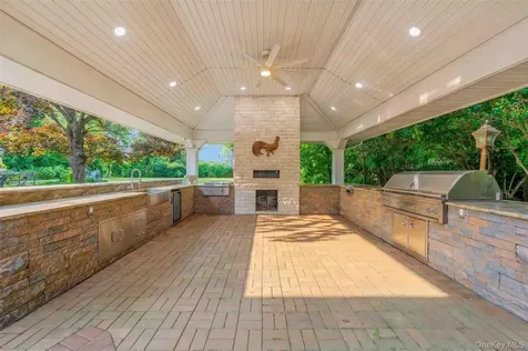 20 Astro Place Dix Hills NY 11746
