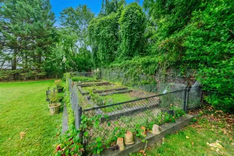 20 Astro Place Dix Hills NY 11746