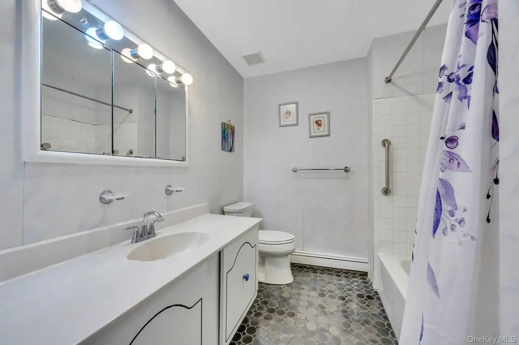 9 Quincy Lane Smithtown NY 11787