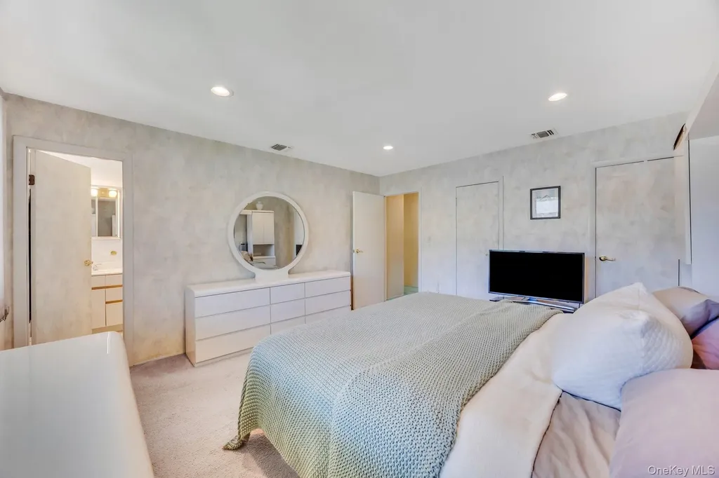 9 Quincy Lane Smithtown NY 11787