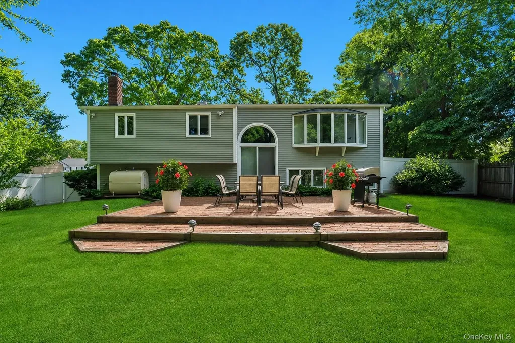 9 Quincy Lane Smithtown NY 11787