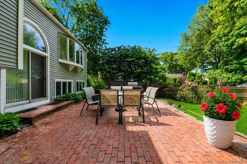 9 Quincy Lane Smithtown NY 11787