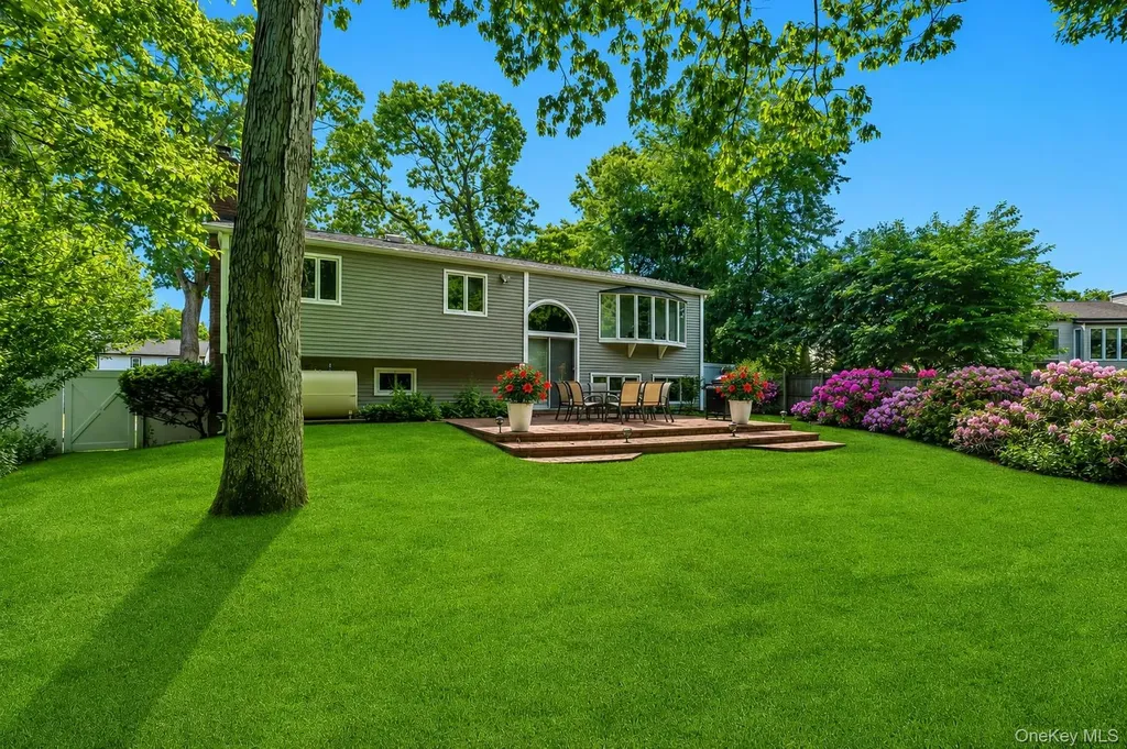 9 Quincy Lane Smithtown NY 11787
