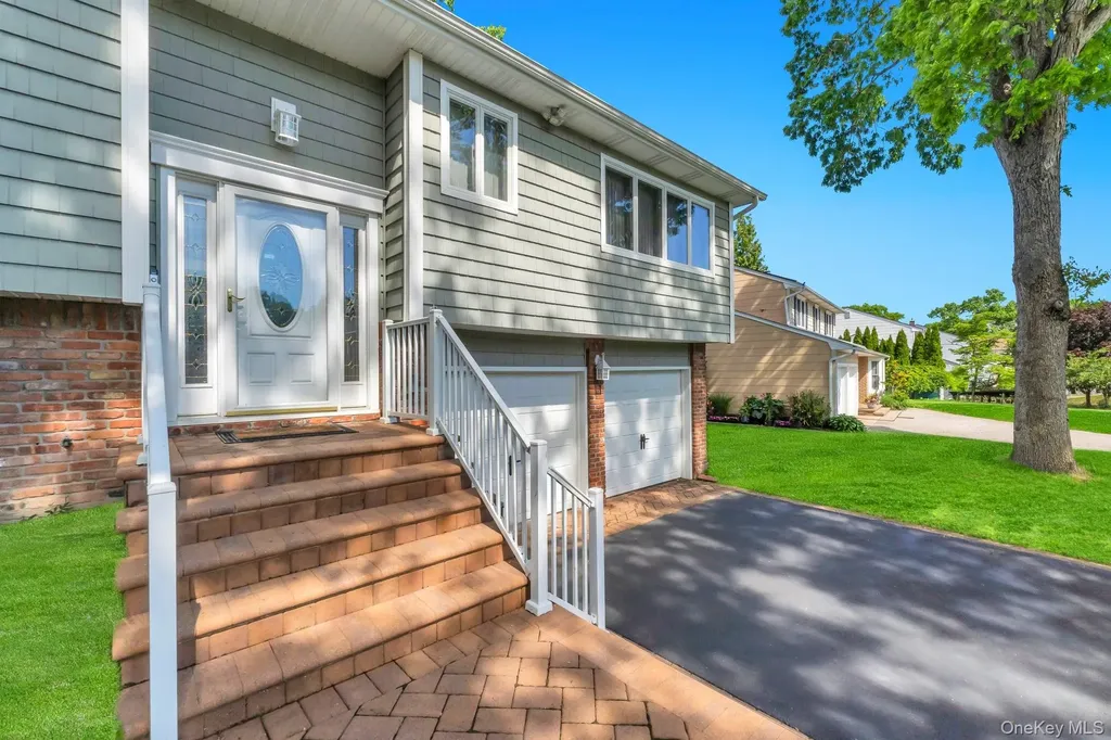 9 Quincy Lane Smithtown NY 11787