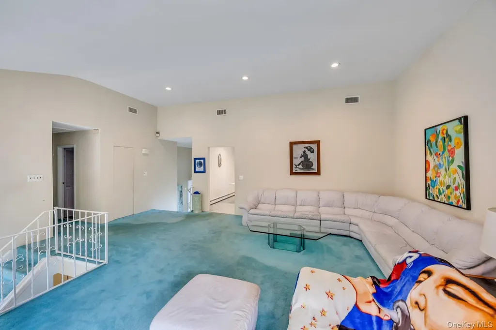 9 Quincy Lane Smithtown NY 11787