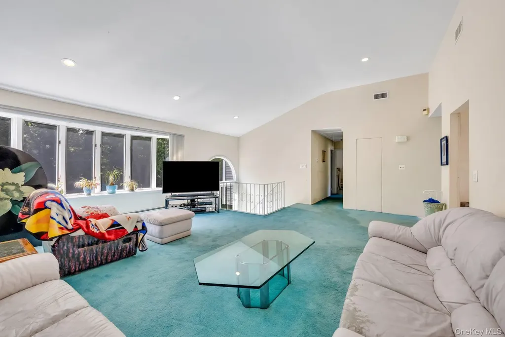 9 Quincy Lane Smithtown NY 11787