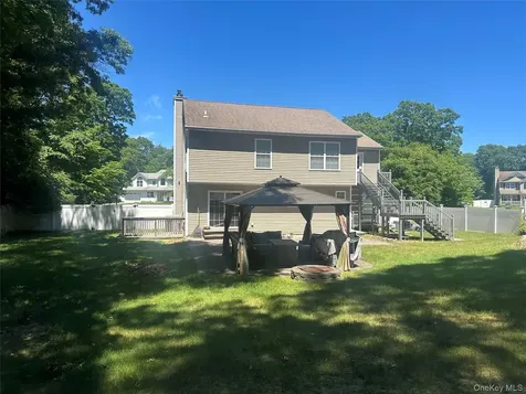 18 Mill Lane Medford NY 11763