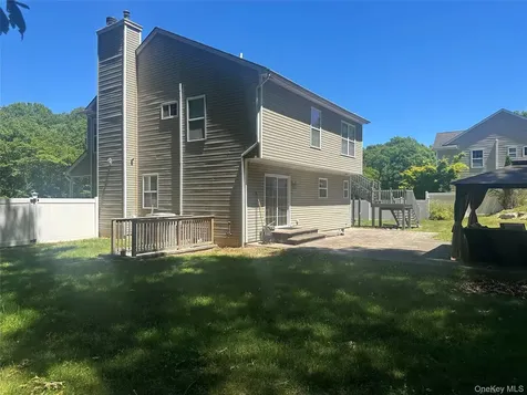 18 Mill Lane Medford NY 11763