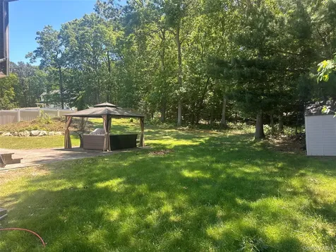 18 Mill Lane Medford NY 11763