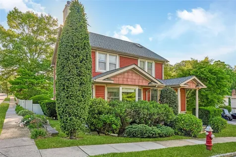 134 Singworth Street Oyster Bay NY 11771