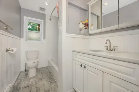 134 Singworth Street Oyster Bay NY 11771