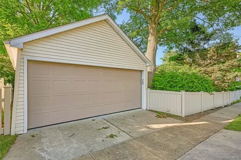 134 Singworth Street Oyster Bay NY 11771