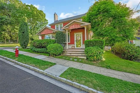 134 Singworth Street Oyster Bay NY 11771