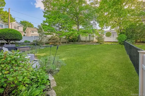 134 Singworth Street Oyster Bay NY 11771
