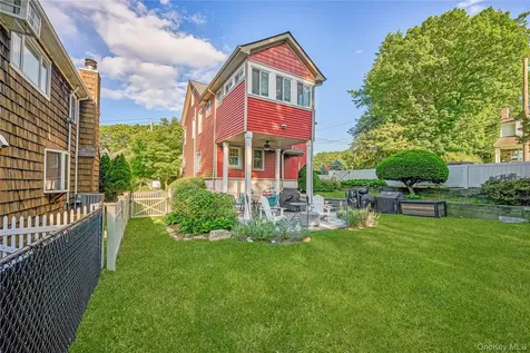 134 Singworth Street Oyster Bay NY 11771