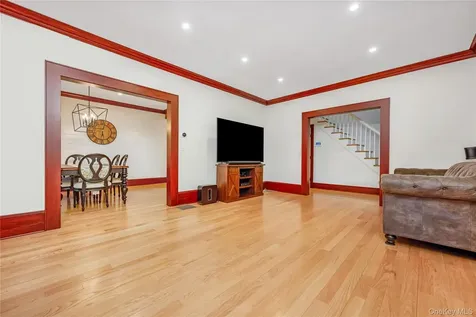 134 Singworth Street Oyster Bay NY 11771