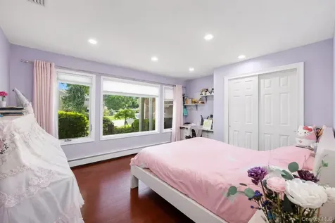 24 Holly Lane Jericho NY 11753