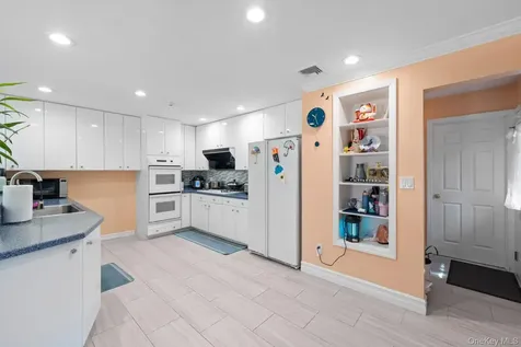 24 Holly Lane Jericho NY 11753