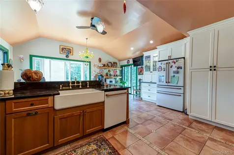 253 Melbury Road Babylon NY 11702