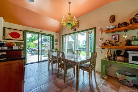 253 Melbury Road Babylon NY 11702