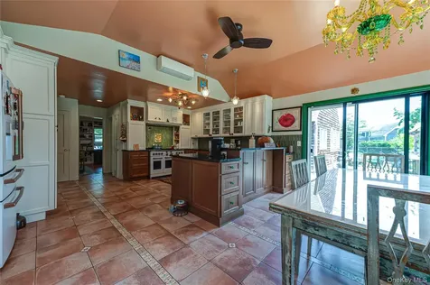 253 Melbury Road Babylon NY 11702