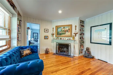 253 Melbury Road Babylon NY 11702