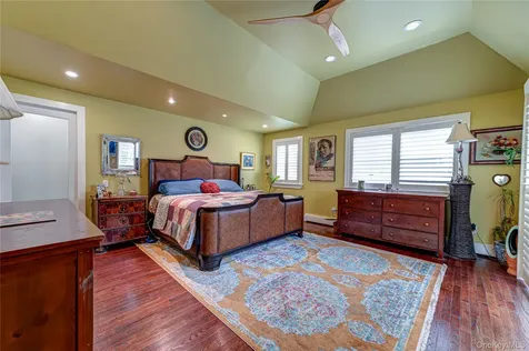 253 Melbury Road Babylon NY 11702