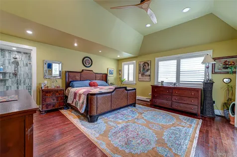 253 Melbury Road Babylon NY 11702