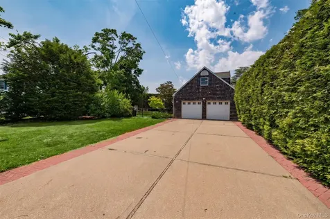 253 Melbury Road Babylon NY 11702