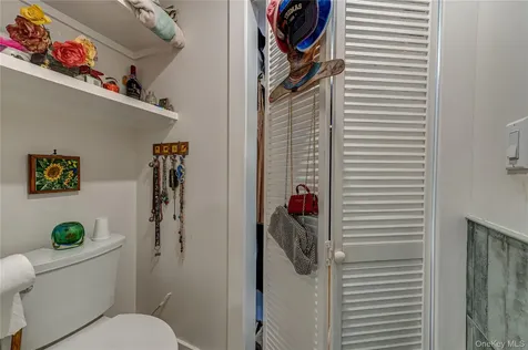 253 Melbury Road Babylon NY 11702