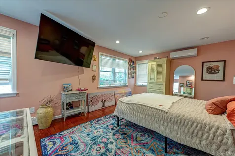253 Melbury Road Babylon NY 11702