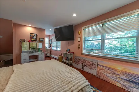 253 Melbury Road Babylon NY 11702