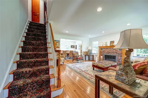 253 Melbury Road Babylon NY 11702