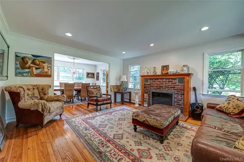 253 Melbury Road Babylon NY 11702