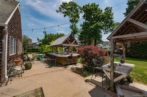 253 Melbury Road Babylon NY 11702