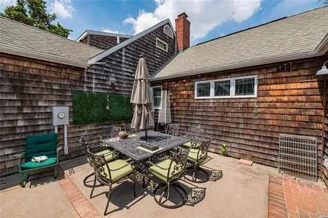 253 Melbury Road Babylon NY 11702