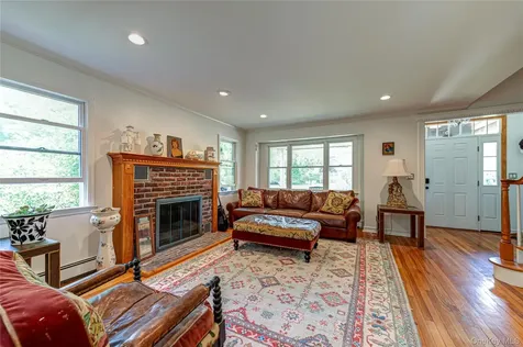 253 Melbury Road Babylon NY 11702