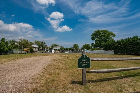253 Melbury Road Babylon NY 11702