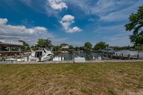 253 Melbury Road Babylon NY 11702