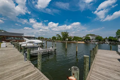 253 Melbury Road Babylon NY 11702