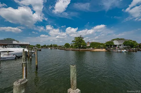 253 Melbury Road Babylon NY 11702