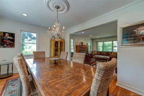 253 Melbury Road Babylon NY 11702